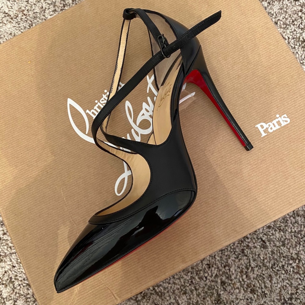 NEVER WORN size 38.5 black Christian LOUBOUTINS